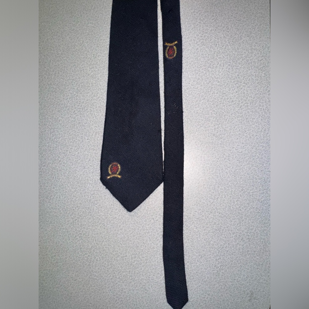 Tommy Hilfiger Vintage Navy Tie with Emblem - Classic Design